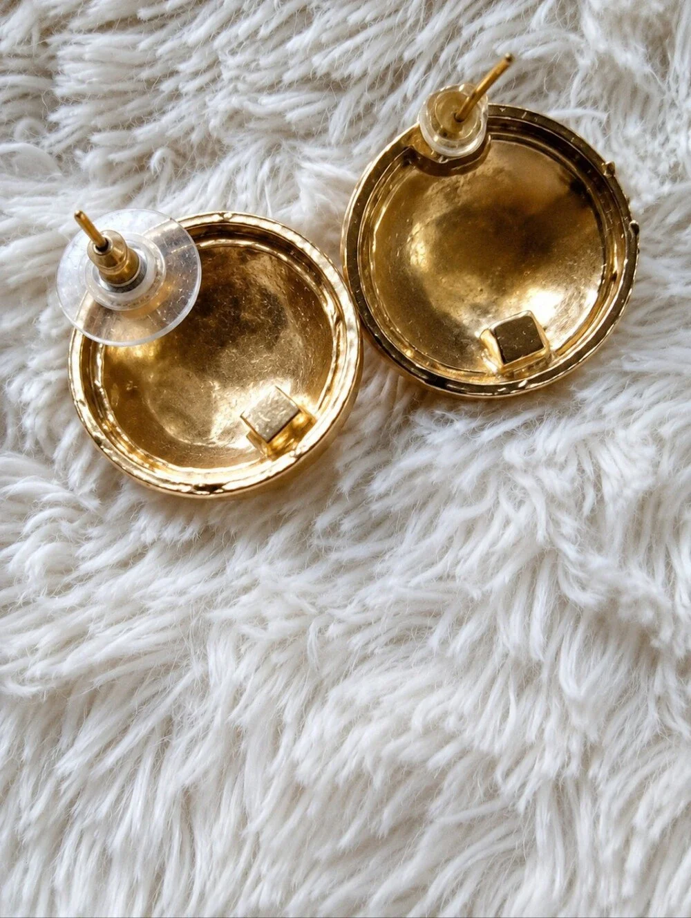 CHANEL elegant gold